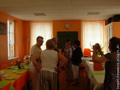 les mains sur les hanches !!!