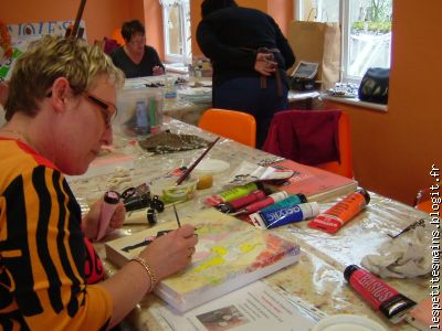 là, elle bosse .... mais il faut l'entendre rire !!!