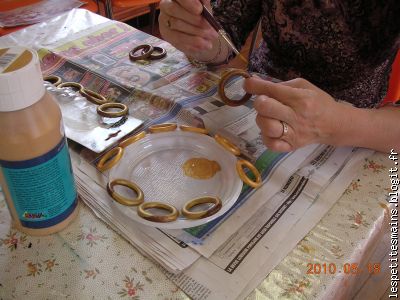 les mains dans "l'or" ..