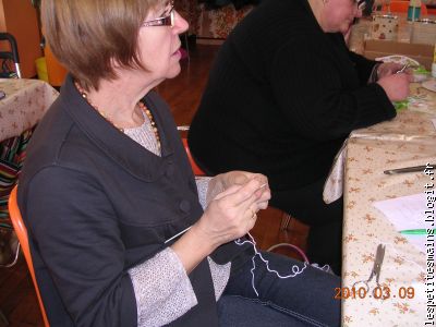 on tricote même sans regarder, une pro !