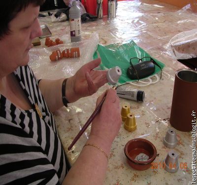 autant de peinture sur les mains que sur les pots !!!