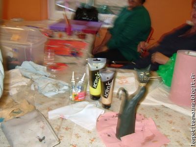 il est bien fier avec son collier en or !