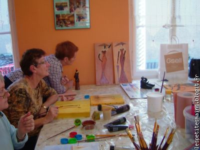 on écoute avec attention