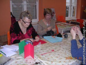 le nez .. sur les perles et les mailles !!