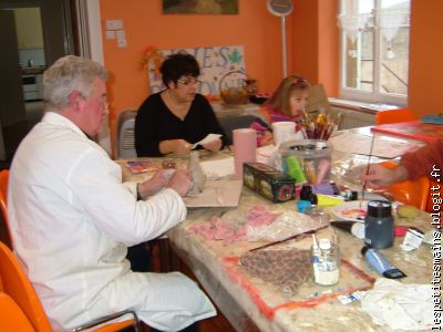 en pleine création du .... Père Noël !