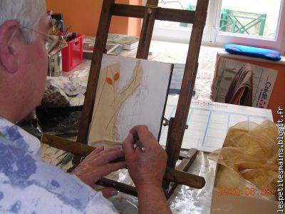 il en a déjà vu de belles toiles ce chevalet ....